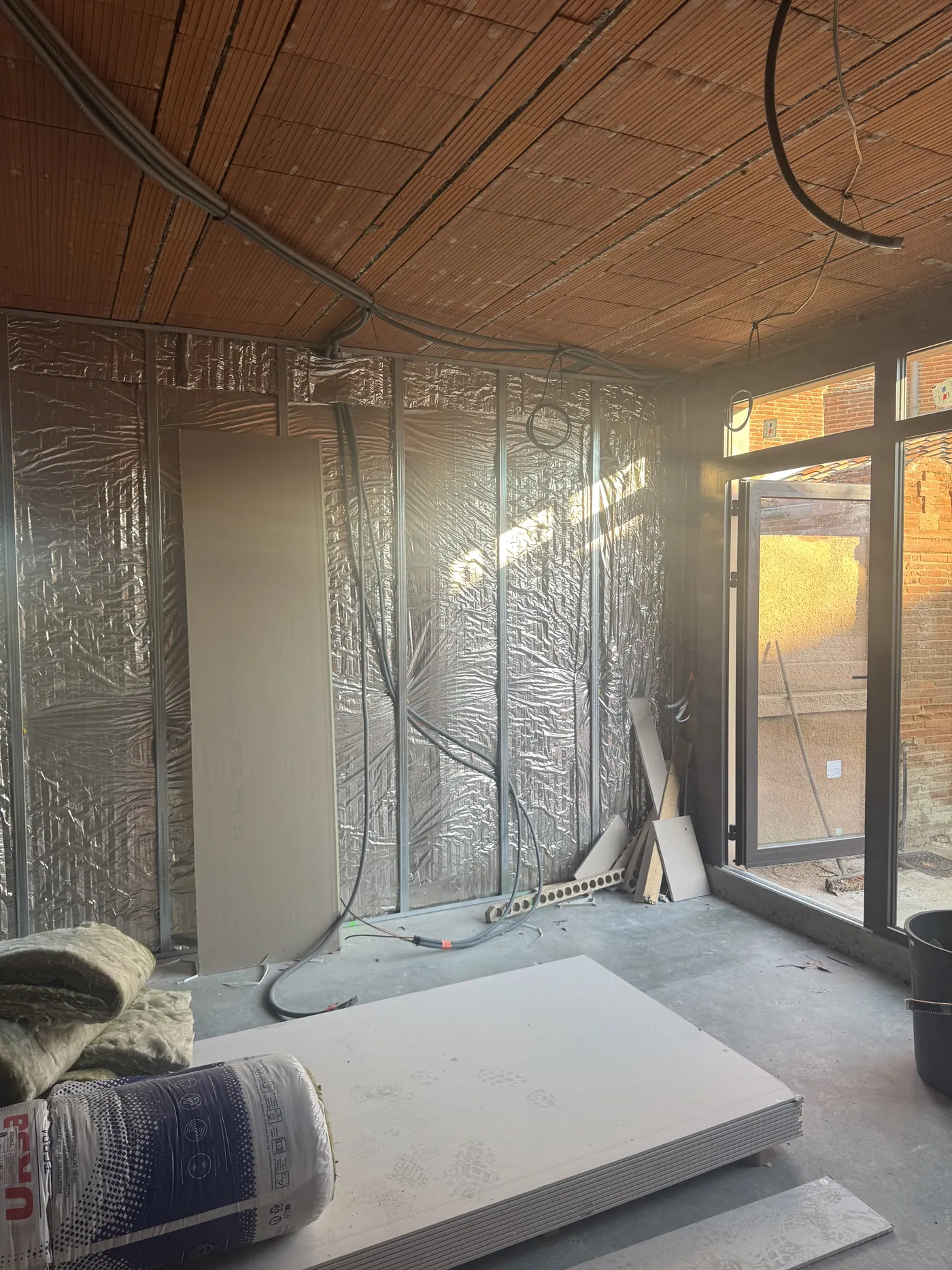 Des solutions d’isolation adaptées aux murs, aux combles et aux projets de rénovation énergétique.